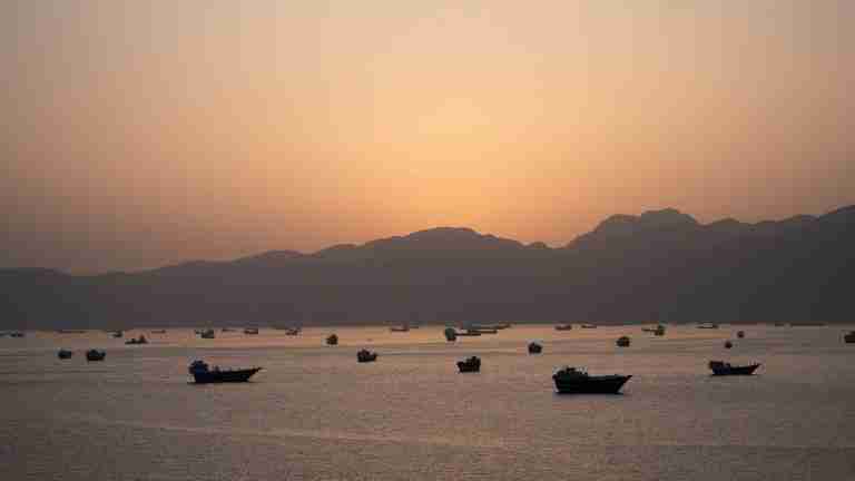 Evacuation plan through Hormuz for stranded ships in Gulf underway, UN agency says
