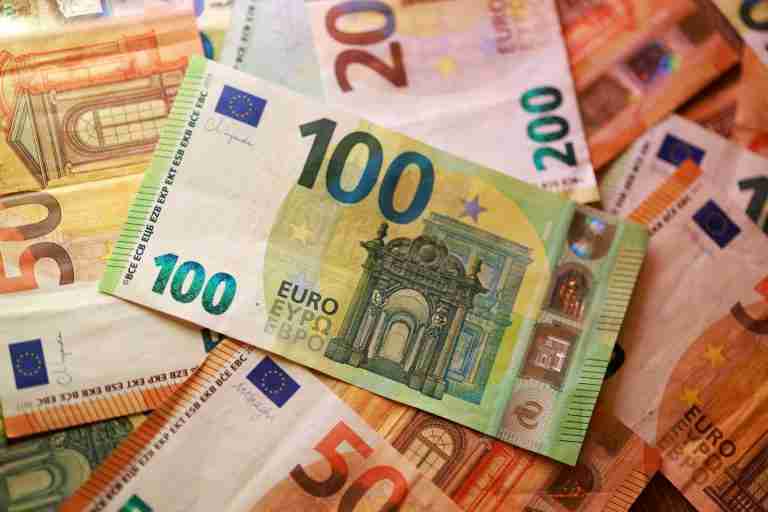 Euro outsiders not making much accession progress, ECB says
