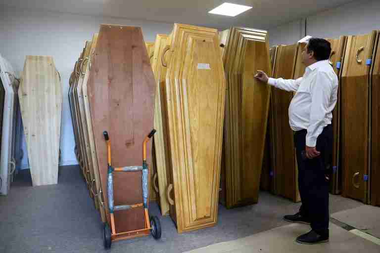 In France, a funeral home is overwhelmed as the heatwave’s death toll rises