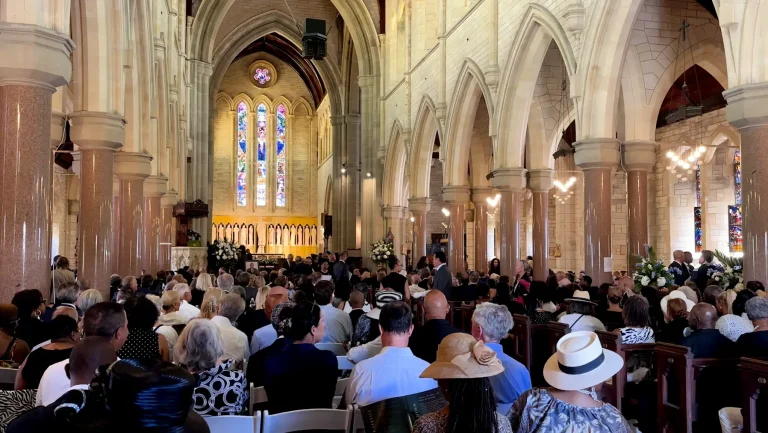 Mourners brave the heat to honour Sir John