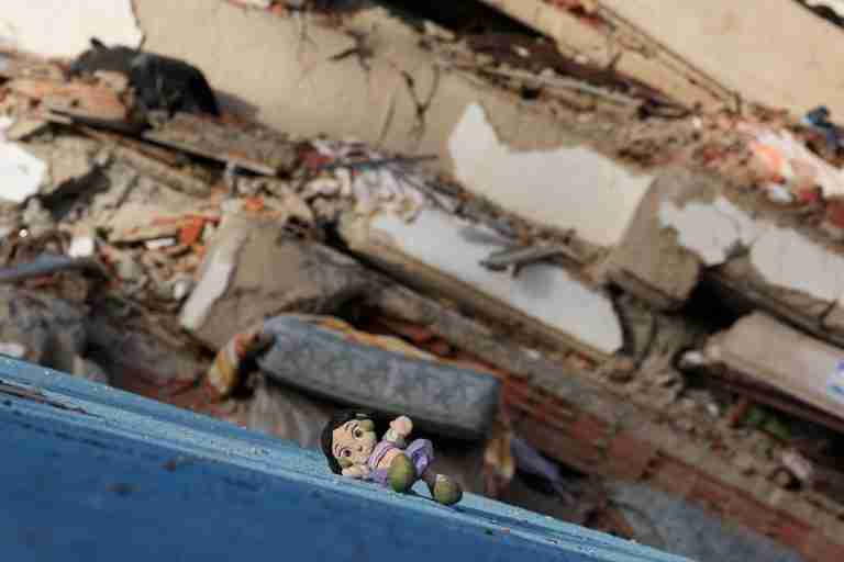 Young survivors of Venezuela quakes run shelters as search drags on