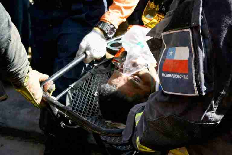 Security guard rescued from rubble a week after Venezuela quakes
