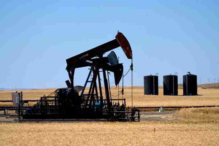 Oil prices little changed as US-Iran peace efforts hold
