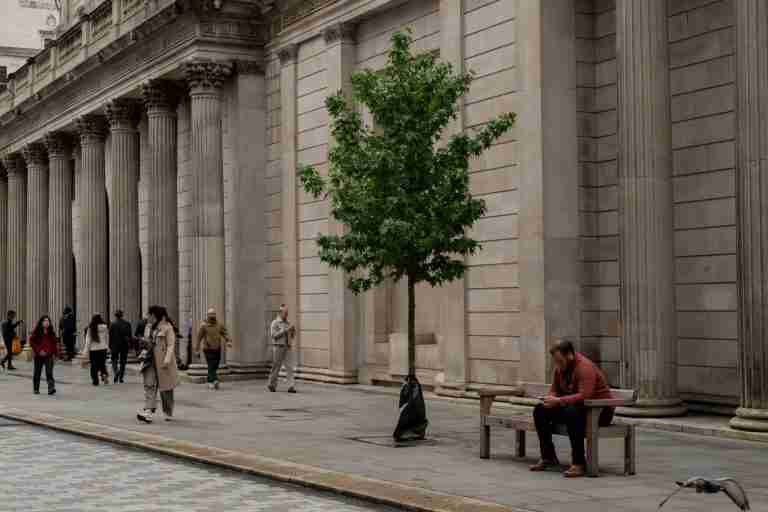 Bank of England sets out plan to ease bank leverage rules