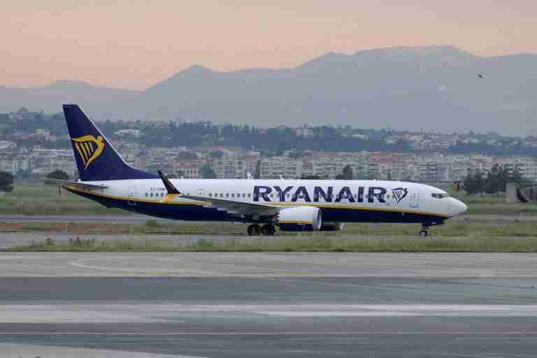 European regulator appoints technical advisor to probe Ryanair window incident