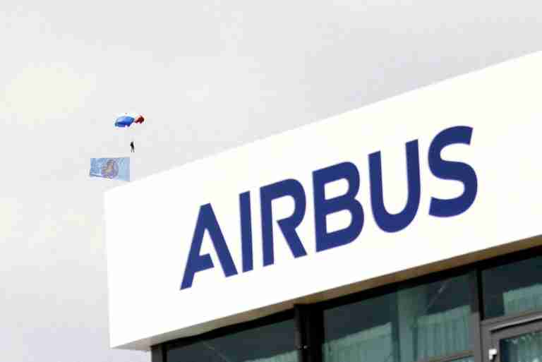Airline executives caution planemakers not to rush release of next generation of aircraft