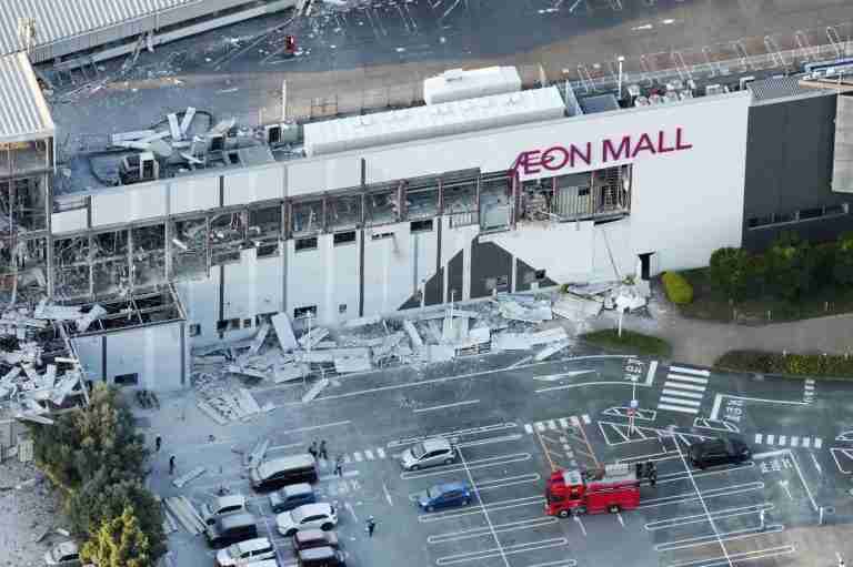 Southern Japan rocked by major earthquake, people trapped in mall
