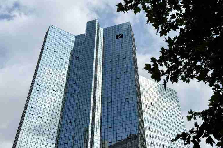 European bank rally rolls on as Deutsche Bank, UBS report profit jump