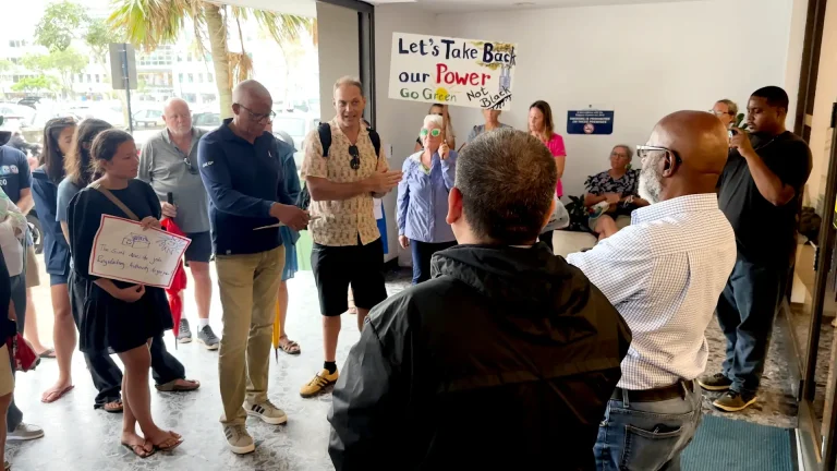 Solar owners protest ‘unfair’ rate hike