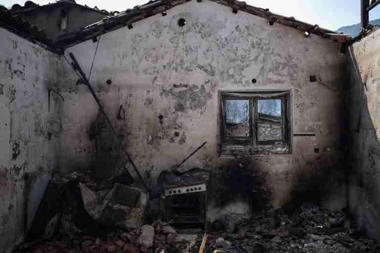 Wildfires ease in Greece as people return to gutted homes