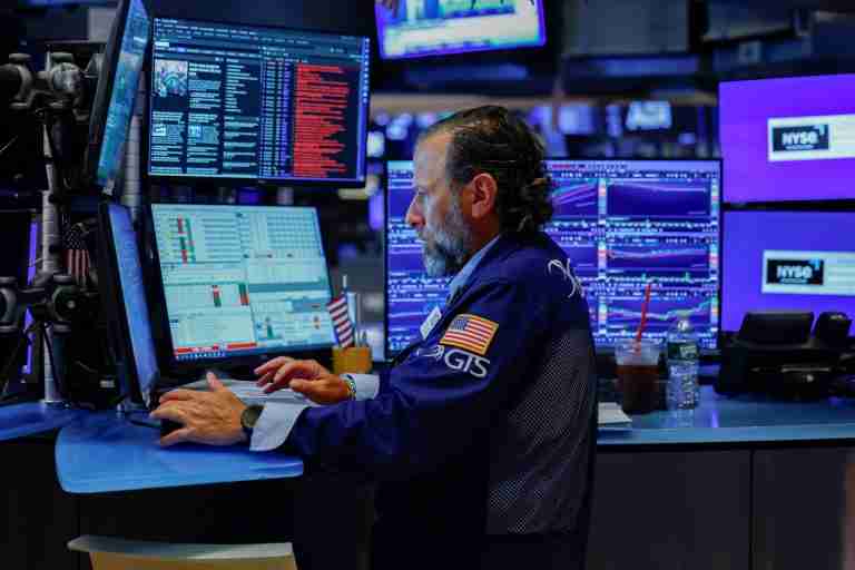 US stocks, bonds rally after soft jobs report; yen bounces back