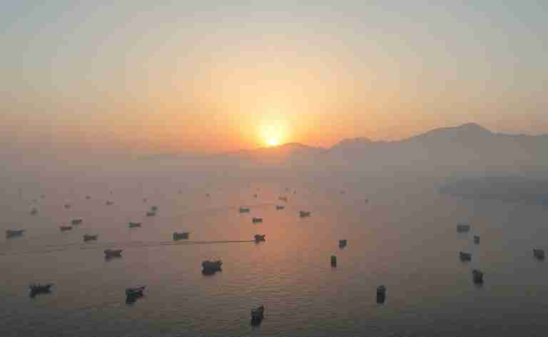 Oil rises 3% as Iran tempers hopes of Hormuz reopening