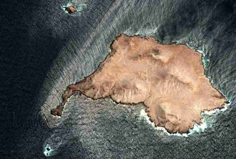 Oman says grounded tanker oil spill covers 400 square km