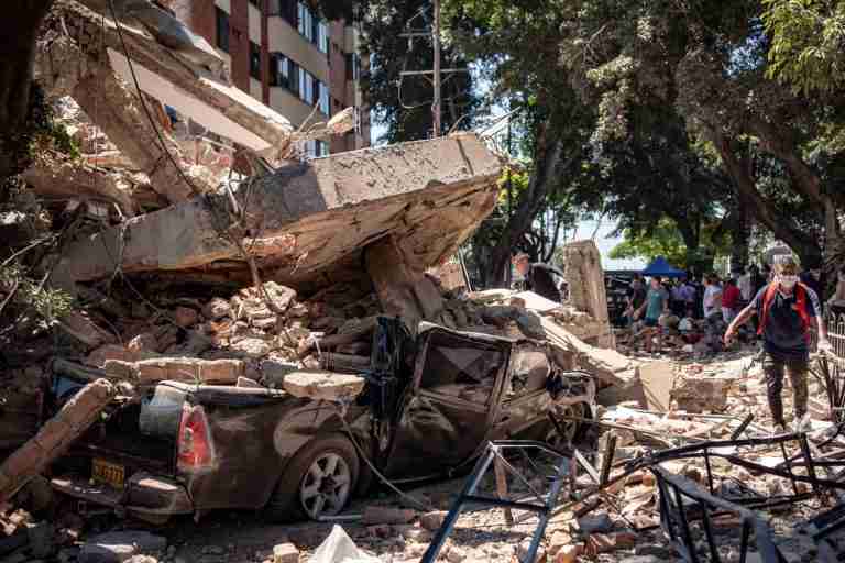More than 100 killed after strongest quake this century hits western Colombia