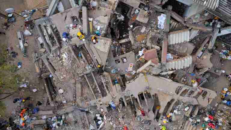 Search for Colombia earthquake survivors stretches into third day
