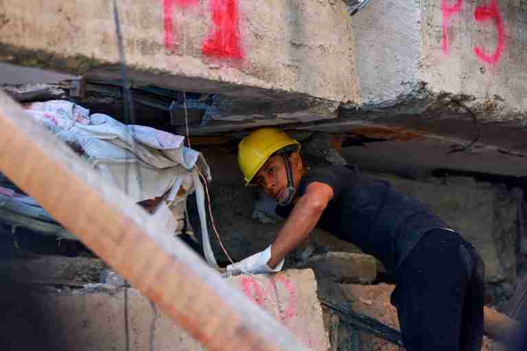 Hundreds still missing in Colombia as desperation grips earthquake rescue effort