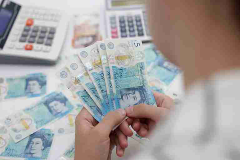 Pound set for weekly rise after better than expected GDP data
