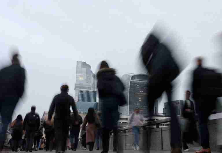 UK labour market loses more momentum in second quarter