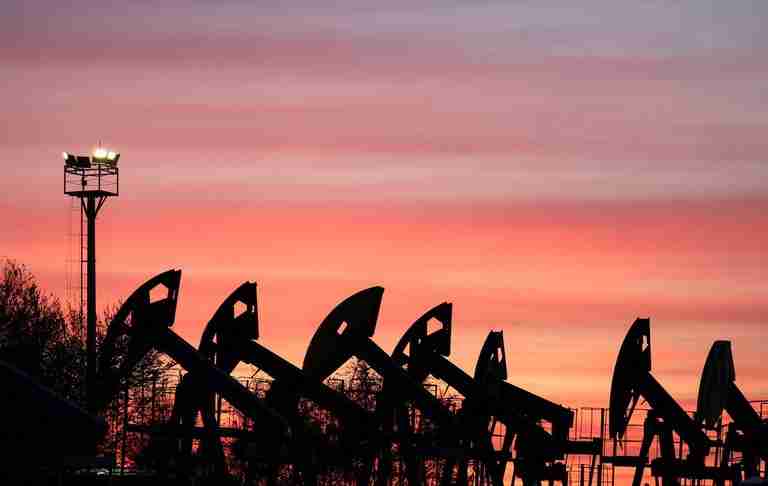 Oil rises as Trump threatens sanctions on Iran partners