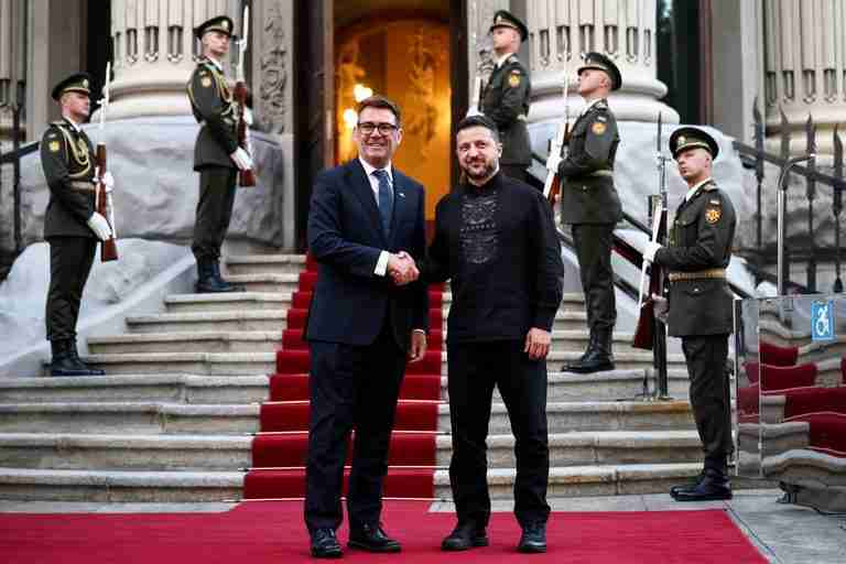 Britain, France pledge stronger support as Ukraine marks Independence Day