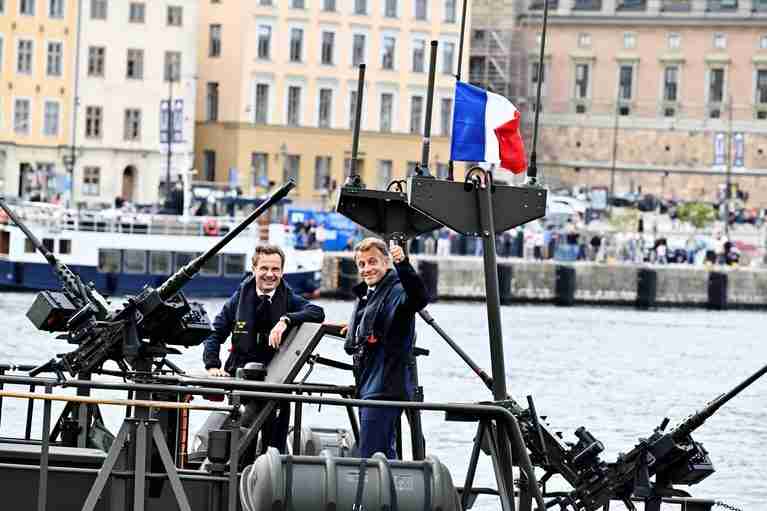 Sweden inks French war ship order