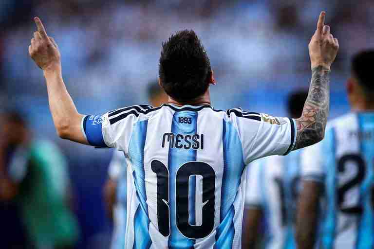 Soccer-Argentina’s Messi ends international career