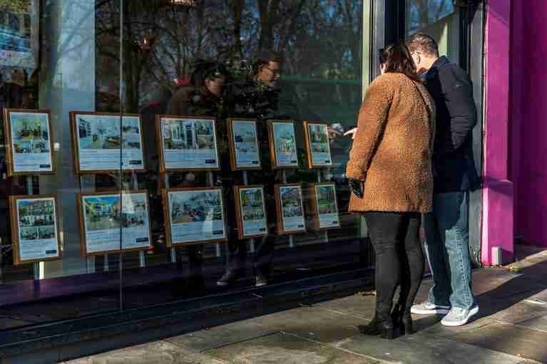 UK mortgage approvals fall to lowest since January 2024, Bank of England data shows