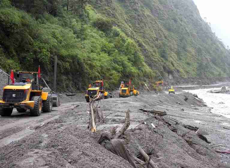 China restores access to Tibet disaster zone as highway reopens