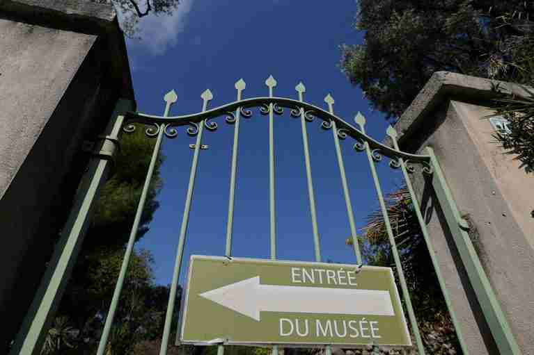 Thieves steal Renoir paintings from French Riviera museum