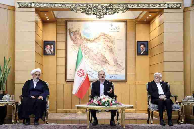 Trump says Iran deal nearing, Tehran offers Hormuz reopening
