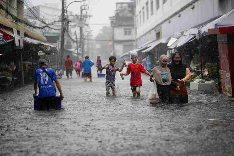 Thousands huddle in Bangkok shelters as Thai flood damages seen at over $320 million