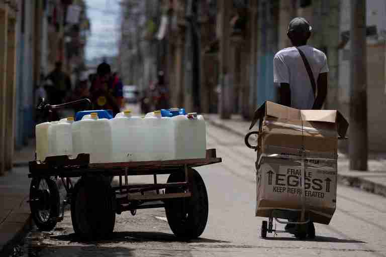 Viruses run rampant across Havana as water, power fails