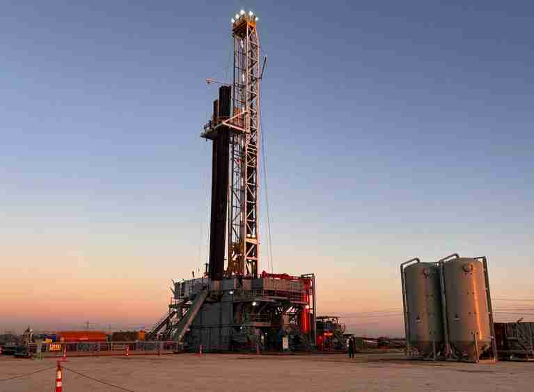 Oil prices rise as China suspends fuel exports