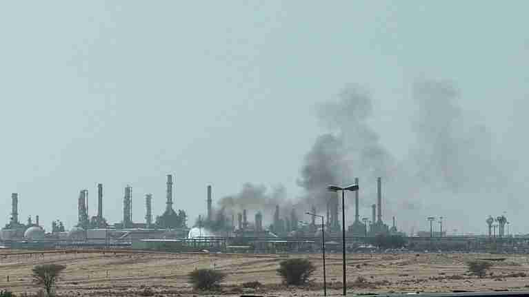 Oil slips on rising Mideast crude exports, G7 stocks release