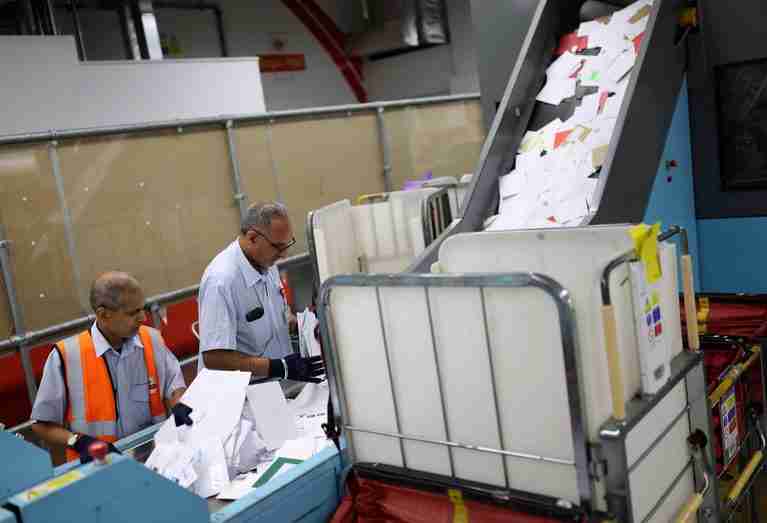 UK’s Royal Mail plans to cut up to 2,500 jobs by end-2027