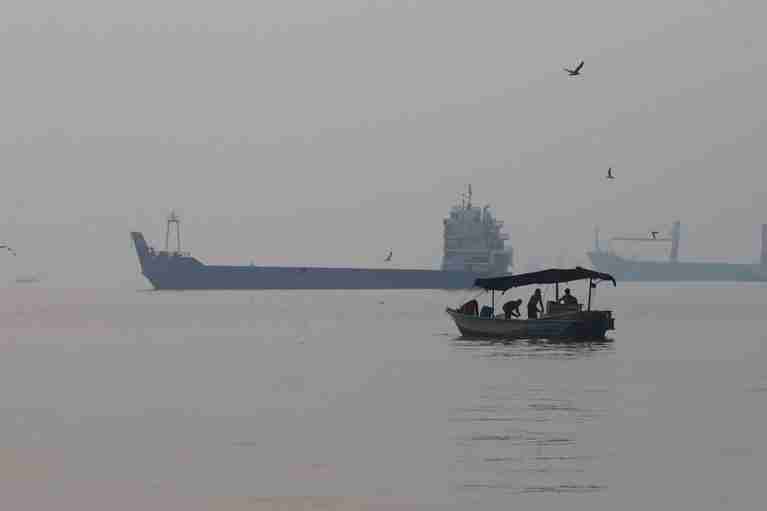 Attacks on tankers in Hormuz hit highest of any week since start of Iran war, sources say