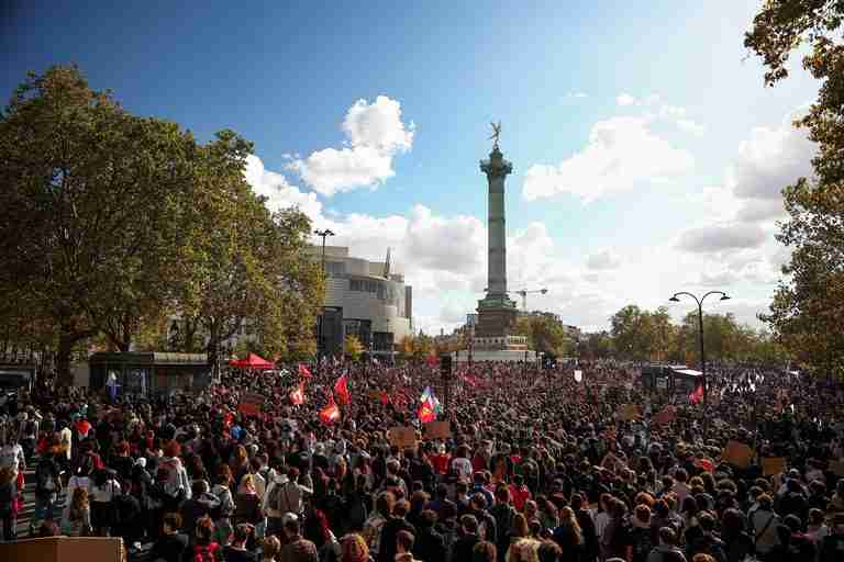 French students keep up protest pressure with some demonstrations hit by violence